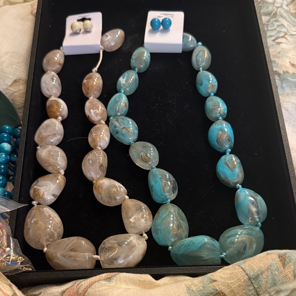 Elegant Blue and Cream Beaded Necklace Set